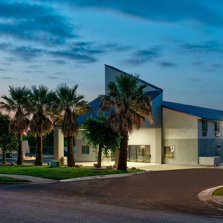 Отель Super 8 By Wyndham New Braunfels I-35 Экстерьер фото